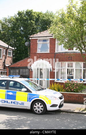 Vendita, Manchester, UK. 06-07-2012 un uomo e una donna trovati morti in una casa in vendita Foto Stock