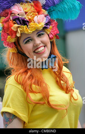 Partecipante al Gay Pride Londra processione, Baker Street, Londra, Inghilterra, Regno Unito, Europa Foto Stock