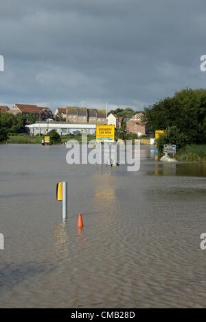 Prolungata pioggia pesante provoca inondazioni in parti di Weymouth,Dorset, Regno Unito. Domenica 8 luglio 2012. Foto Stock