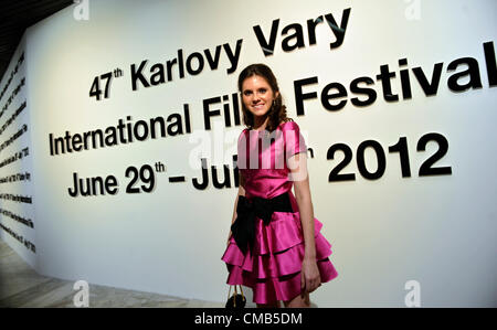 Us attrice Kara Hayward presenta il Wes Anderson film del sorgere della Luna unito alla 47a Karlovy Vary International Film Festival di venerdì 6 luglio, 2012. (CTK foto/Vit Simanek) Foto Stock