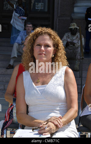 Benvenuti a casa Iraq veterani cerimonia fasi del sud del Texas State Capitol.Austin, Texas .07/07/2012.membro rappresentante Donna Howard D)HD 48. Foto Stock