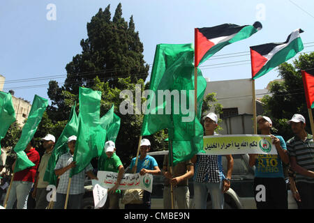 Luglio 11, 2012 - Gaza City, nella Striscia di Gaza, Territori palestinesi - palestinesi prendere parte a protestare contro gli arresti politici da parte delle forze di sicurezza in Cisgiordania e nella Striscia di Gaza City su luglio 11,2012 (credito Immagine: © Naaman Omar/immagini APA/ZUMAPRESS.com) Foto Stock