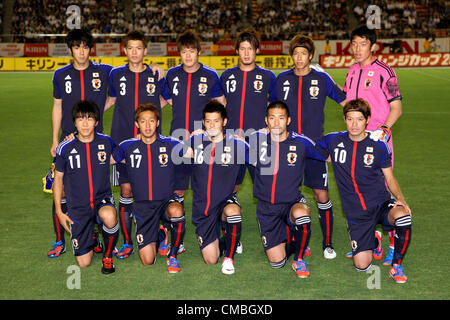 U-23 Giappone team group line-up (JPN), 11 luglio 2012 - Calcio : U-23 Giappone team group (L-R) Kazuya Yamamura, Takahiro Ogihara, Hiroki Sakai, Daisuke Suzuki, Yuki Otsu, Shuichi Gonda, Kensuke Nagai, Hiroshi Kiyotake, Hotaru Yamaguchi, Yuhei Tokunaga, Keigo Higashi pongono prima della amichevole internazionale (Kirin Challenge Cup 2012) match tra Giappone 0-0 Nuova Zelanda al National Stadium, Tokyo, Giappone. (Foto di Daiju Kitamura/AFLO SPORT) [1045] Foto Stock