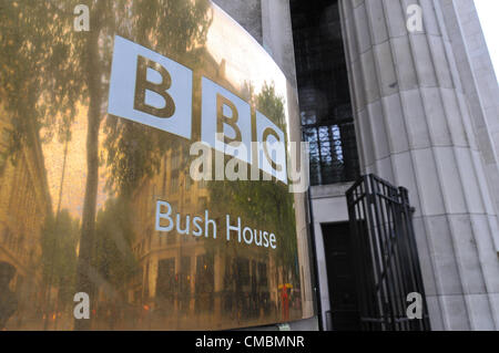 Aldwych, Londra, Regno Unito. L'ultimo la BBC World Service notifica è stata fatta da Bush House, la finale news bulletin è stata letta a mezzogiorno. Foto Stock