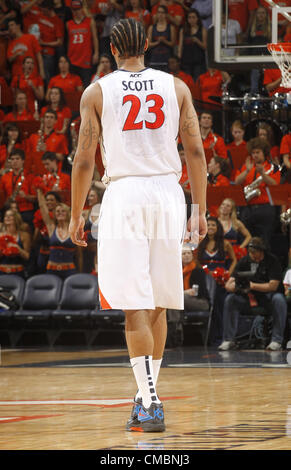 Gen 26, 2012 - Charlottesville, Virginia, Stati Uniti - Virginia avanti Mike Scott (23) durante la partita contro il Boston College sabato 26 febbraio, 2012 a Charlottesville, Virginia Virginia ha sconfitto il Boston College 66-49. (Credito Immagine: © Andrew Shurtleff/ZUMAPRESS.com) Foto Stock