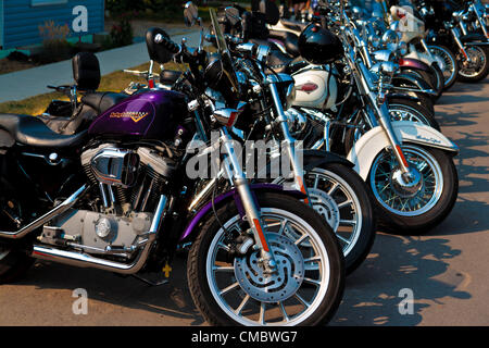 13. 07. 2012 Port dover Ontario Canada, Venerdì 13 ° giro in moto. Migliaia di appassionati di motociclette si recano a Port dover, città del lago Erie, decine di migliaia di ciclisti e visitatori decenti sulla città di circa 5000 anni residenti lungo la costa settentrionale del lago Erie per questo evento tradizionale. Foto Stock