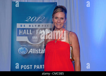 Luglio 13, 2012 - Chicago, Illinois, Stati Uniti - Nuotatore JENNY THOMPSON viene aspirata in Stati Uniti Olympic Hall of Fame durante il 2012 Cerimonia di induzione al Harris Theatre in Chicago. (Credito Immagine: © Karen I. Hirsch/ZUMAPRESS.com) Foto Stock