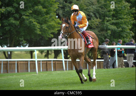 12.07.2012. Newmarket Racecourse, Newmarket, Suffolk, Inghilterra. Kieron Fallon Yazdi equitazione in Bahrain Trophey a Newmarket Foto Stock