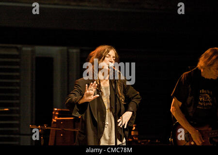 BOLOGNA, Italia - Lug 15: Patty Smith [cantante internazionale], eseguire per le memorie di Ustica le sue vittime (famoso crash aereo), a Bologna, Italia il Lug 15, 2012. Foto Stock