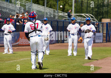 HAARLEM, PAESI BASSI, 15/07/2012. Team di Taipei Cinese si riscalda prima della partita contro i Paesi Bassi a Haarlem Baseball Week 2012. Foto Stock