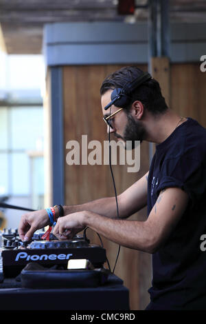 DJ Set di Brodinski in Tohu Bohu, Radio France Festival, Antigone, Montpellier il lunedì 16 luglio, 2012. Foto Stock