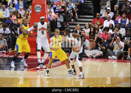 Luglio 16, 2012 - Washington D.C, Distretto di Columbia, Stati Uniti - USA, KOBE BRYANT E LEBRON JAMES, in azione contro il Brasile, in un gioco di esposizione tenutasi al Verizon Center di Washington D.C. Gli Stati Uniti ha vinto il gioco 80-69. (Credito Immagine: © Ricky Fitchett/ZUMAPRESS.com) Foto Stock