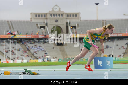 Barcellona, Spagna: domenica 15 luglio 2012, Justine Palframan del Sud Africa inizia il 4x400m relè durante il giorno 6 della IAAF Junior World Championships alla Estadi Olimpic de Montjuic. Foto di Roger Sedres/ImageSA Foto Stock