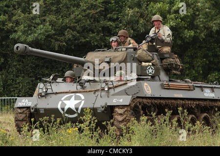 Il più grande del mondo militare annuale rievocazione caso ha cominciato i suoi cinque giorni di correre alla guerra e pace mostra in Hop Farm, Paddock Wood, Kent nel Regno Unito 18.Luglio.2012 appassionati provenienti da tutto il mondo nel periodo costumi e accessori prendere parte a cinque giorni di simulazioni di battaglie e scene di entrambe la prima e la seconda guerra mondiale. Foto Stock