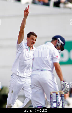 19/07/2012 di Londra, Inghilterra. Sud Africa Morne Morkel celebra il paletto di Inghilterra del Jonathan Trott durante la Investec cricket internazionale di test match tra Inghilterra e Sud Africa, ha suonato presso il Kia Oval Cricket Ground: Credito: Mitchell Gunn Foto Stock