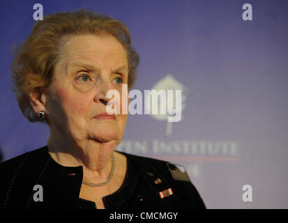 Madeleine Albright, ex segretario di Stato statunitense, si è visto durante la conferenza crisi come una opportunità a Praga Repubblica Ceca, giovedì, 19 luglio. 2012. (CTK foto/Michal Krumphanzl) Foto Stock