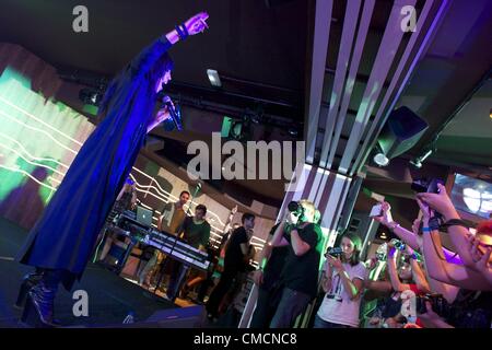 Luglio 19, 2012 - Madrid, Spagna - cantante svedese Loreen, vincitore di Eurovision 2012, esegue, euforia in scena presso il Cafe 40 a Madrid, Spagna (credito Immagine: © Jack Abuin/ZUMAPRESS.com) Foto Stock