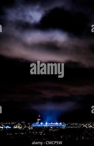 Londra, Regno Unito. Il 20 luglio, 2012. Pratica per la cerimonia di apertura continua anche dopo la mezzanotte presso lo Stadio Olimpico. La cerimonia di apertura del London 2012 Giochi Olimpici avrà luogo il 27 di luglio, 2012 a Londra, Regno Unito. Foto Stock