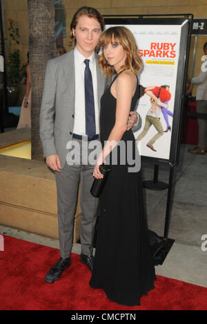 Luglio 19, 2012 - Los Angeles, California, Stati Uniti - Paul Dano Zoe Kazan frequentando il Los Angeles Premiere di '' Ruby scintille" tenutosi presso il teatro egiziano in Hollywood, la California il 19 luglio 2012. 2012(Immagine di credito: Â© D. lunga/Globe foto/ZUMAPRESS.com) Foto Stock