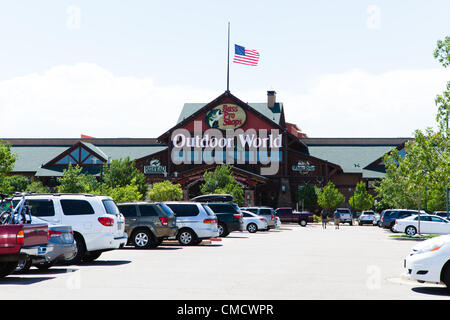 COLORADO BATMAN riprese: Denver, CO - Bass Pro Shops caccia e pesca store di Denver in Colorado Il 20 luglio 2012. Si ritiene che il pistolero James Holmes acquistato armi utilizzate in riprese dal negozio Foto Stock