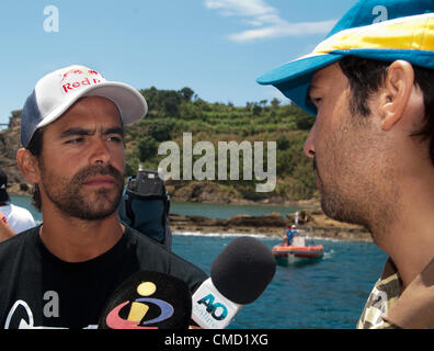 Orlando Duque interviste dopo quattro turni di spettacolare scogliera diving dall'isolotto portoghese di Vila Franca do Campo, nelle Azzorre, Russo Artem Silchenko ha preso il trofeo per il primo posto, battendo il rivale Orlando Duque di appena un decimo di punto! Foto Stock