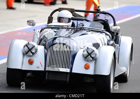 Il 21 luglio 2012, Silverstone, UK. Attore Sir Patrick Stewart unità in pit lane dopo aver completato la qualificazione per la Silverstone Celebrity Classic Challenge Foto Stock