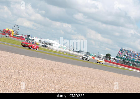 Il 21 luglio 2012, Silverstone, Regno Unito la vista intorno al loop durante la Alan Mann per il trofeo al di sotto di 2 litro Touring Cars gara a Silverstone Classic 2012 Foto Stock