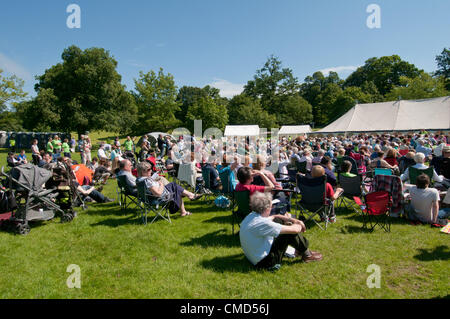 Servizio comune di chiesa cristiana al Gadebridge Park, Hemel Hempstead, Hertfordshire, Regno Unito, domenica 22 luglio 2012. Across Hemel è un evento della comunità di una settimana a Hemel Hempstead. Credit: Carpe Diem / Alamy Live News Foto Stock