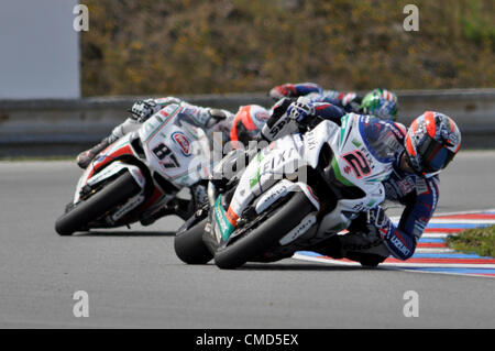 22.07.2012. Brno, Repubblica Ceca. Leon Camier FIXI Crescent Suzuki GSX-R1000 87 Lorenzo Zanetti PATA Racing Team Ducati 1098RBrno Racetrack, Brno in Repubblica Ceca. La SBK nono round del FIM Superbike World Championship Foto Stock