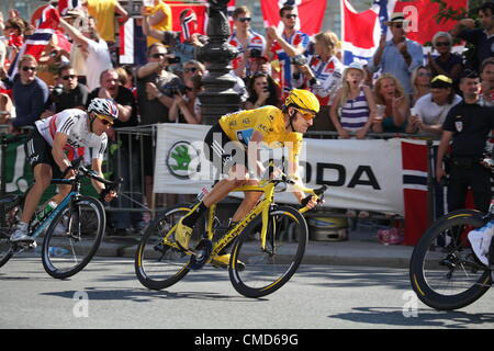 Tour de France 2012, fase 20. Rambouillet a Parigi. Il 22 luglio 2012. Maglia gialla titolare, Bradley Wiggins della Sky Procycling, con la Norvegia's Edvald Boasson Hagen su la sua ruota Foto Stock