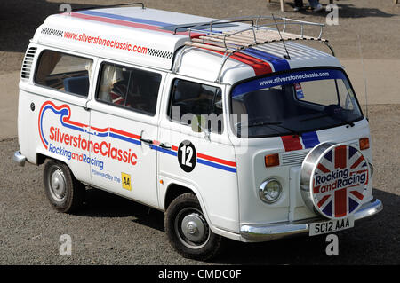 Il 22 luglio 2012, Silverstone, UK. Il Silverstone Classic van a Silverstone Classic 2012 Foto Stock