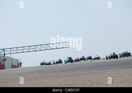 Il 22 luglio 2012, Silverstone, UK. I driver necessari per il circuito prima di iniziare la Woodcote Trophy per pre '56 delle sportscars gara a Silverstone Classic 2012 Foto Stock