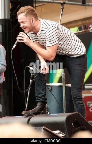 Cantante / frontman rock star / musicista Dan Reynolds di alt rock indie rock indy rock band immaginare Dragons | Esecuzione e canto presso l'originale esterna estiva alternativa di Lucciola Music Festival in 2012 da rana rossa | Eventi concerto si trova a Dover, Delaware, Stati Uniti Foto Stock