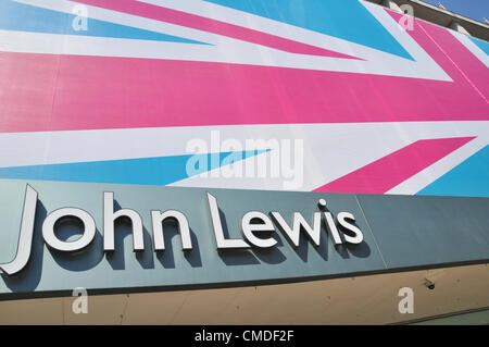 Oxford Street, Londra, Regno Unito. Il 24 luglio 2012. John Lewis Store viene posato in una gigantesca Union Jack come molti negozi nel centro di Londra hanno un Olympic i temi Sport e alcuni, evitare di utilizzare il logo 2012 e la formulazione a causa di severi problemi di branding. Foto Stock