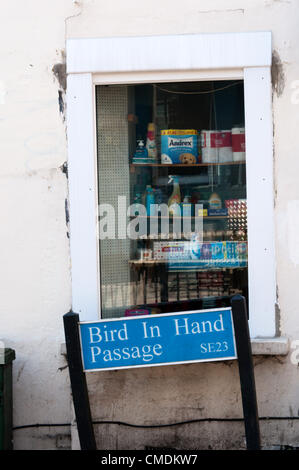 FOREST HILL, a sud di Londra, UK, 25 luglio 2012. Forest Hill a Lewisham, Londra Sud, è di essere una delle aree pilota di beneficiare di una quota di 1,5 milioni di GBP per la rigenerazione del suo centro storico. Il centro è stato uno dei 15 candidati di successo per il denaro assegnato dopo una revisione da parte del governo di Maria consigliere Portas. Questa è la seconda ondata del cosiddetto 'Portas piloti". Credito: UrbanImages / Alamy Live News Foto Stock