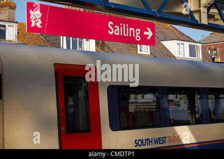 Weymouth, Regno Unito mercoledì 25 luglio 2012. Ultimi preparativi per le Olimpiadi a Weymouth, Regno Unito. Olimpiadi di segno a vela con freccia a Weymouth station con treno South West a piattaforma - sud ovest di treni è previsto per essere impegnato oltre il periodo olimpico tenendo i passeggeri da e per Weymouth Foto Stock