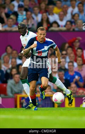 26.07.2012 Manchester, Inghilterra. Team GB avanti Craig Bellamy in azione durante il primo turno gruppo A mens match tra Team GB e Senegal. Foto Stock