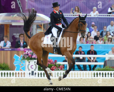 Londra, Regno Unito. 28 Luglio, 2012. Il parco di Greenwich. Olimpiadi degli eventi equestri Mary King GBR, attualmente 3° posto dopo il Giorno 1 Dressage. su Imperial Cavalier. Credito: Steve Arkley / Alamy Live News Foto Stock