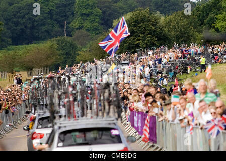 28.07.2012. Londra, Inghilterra. Gli spettatori la linea della rotta in Richmond Park negli uomini il ciclismo su strada gara a Londra nel 2012 in occasione dei Giochi Olimpici di Londra, Gran Bretagna, 28 luglio 2012. Foto Stock