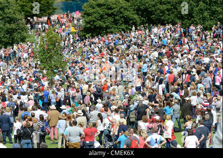 Londra, Regno Unito. Il 30 luglio, 2012. Il parco di Greenwich. Cross Country fase della gestione degli eventi olimpici di concorrenza. 50000 spettatori mostrano per il day 3 eventing. Foto Stock