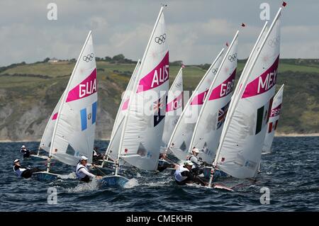 Vela olimpica, azione durante il London 2012 Giochi Olimpici a Weymouth e Portland Venue, Dorset, Gran Bretagna, UK. Donna Laser Classe radiale Luglio 30, 2012 foto: Dorset Servizio media Foto Stock