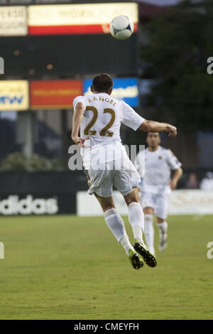 Luglio 31, 2012 - San Clara, CA, Stati Uniti d'America - Swansea Angelo Rangel capi la sfera durante la seconda metà del gioco. San Jose terremoti vs Swansea City AFC Martedì 31 Luglio 2012 a Buck Shaw Stadium San Jose California, USA il punteggio finale è stato tie 2-2. (Credito Immagine: © Marty Bicek/ZUMAPRESS.com) Foto Stock