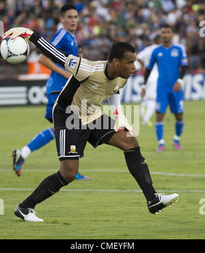 Luglio 31, 2012 - San Clara, CA, Stati Uniti d'America - Swansea portiere Michael Vorm lancia la palla fuori durante la prima metà del gioco. San Jose terremoti vs Swansea City AFC Martedì 31 Luglio 2012 a Buck Shaw Stadium san jose california, Stati Uniti d'America (credito Immagine: © Marty Bicek/ZUMAPRESS.com) Foto Stock