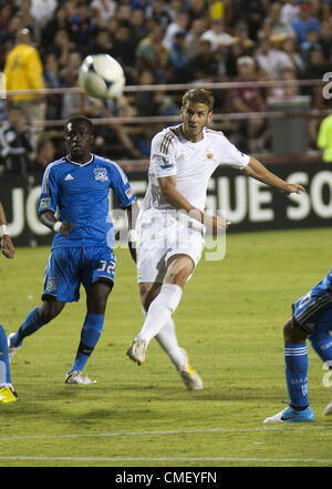 Luglio 31, 2012 - San Clara, CA, Stati Uniti d'America - Swansea Andrea Orlandi prende un colpo durante la seconda metà del gioco. San Jose terremoti vs Swansea City AFC Martedì 31 Luglio 2012 a Buck Shaw Stadium San Jose California, USA il punteggio finale è stato tie 2-2. (Credito Immagine: © Marty Bicek/ZUMAPRESS.com) Foto Stock