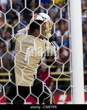 Luglio 31, 2012 - San Clara, CA, Stati Uniti d'America - Swansea portiere Michael Vorm blocca un colpo durante la prima metà del gioco. San Jose terremoti vs Swansea City AFC Martedì 31 Luglio 2012 a Buck Shaw Stadium san jose california, Stati Uniti d'America (credito Immagine: © Marty Bicek/ZUMAPRESS.com) Foto Stock