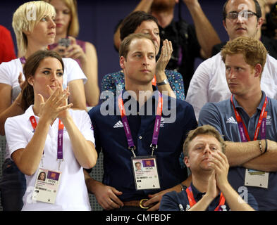 Il duca DUCHESSA DI CAMBRIDGE il principe Harry GRAN BRETAGNA Stratford London Inghilterra 02 Agosto 2012 Foto Stock