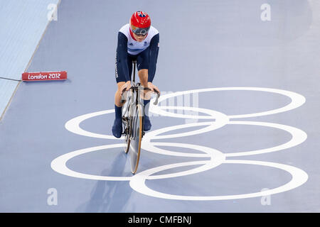 Regno Unito. 02.08.2012 Stratford, Inghilterra. Grande Britains Victoria Pendleton (GBR) e Jessica Vernice (GBR) competere nel Womens Team Sprint qualifica durante il ciclismo su pista la concorrenza sul giorno 6 del London 2012 Giochi Olimpici presso il velodromo nel Parco Olimpico. Foto Stock