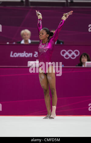 Gabrielle Douglas (USA) medaglia d'oro in donne individuale completa al 2012 Olimpiadi estive di Londra, Inghilterra. Foto Stock