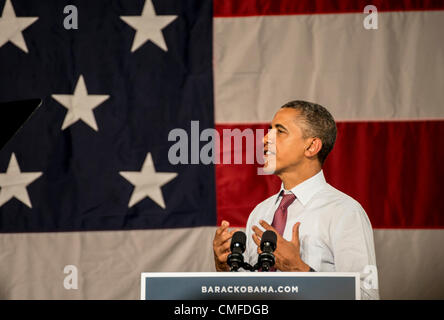 Winter Park, Florida, Stati Uniti d'America, giovedì 2 agosto 2012. Stati Uniti Il presidente Barack Obama campagne a Rollins College. Adiacente a Orlando, Rollins è situato in la I-4 corridoio, che ha giocato un grande ruolo durante il 2008 le elezioni per il presidente Obama, e nel 2004 oscillata in favore del Presidente George Bush. La Florida è visto come uno stato di oscillazione, con molti indecisi elettori. Winter Park è parte dell'Orlando-Kissimmee Area Metropolitana. Il presidente della visita programmata il Venerdì, Luglio 20th, 2012, è stato annullato a causa di tragici eventi all'Aurora, Colorado movie theater tiro, dove 12 persone sono morte, 58 sono stati feriti. Foto Stock