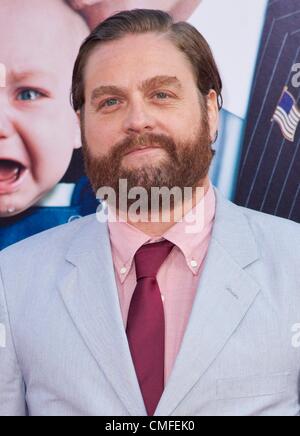 2 agosto 2012. Zach Galifianakis presso gli arrivi per la campagna Premiere, Grauman's Chinese Theatre di Los Angeles, CA il 2 agosto 2012. Foto di: Emiley Schweich/Everett Collection Foto Stock